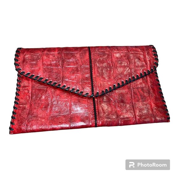 Sondra Roberts Purse Envelope Clutch Red Magnetic Close Medium Faux Reptile Skin - Picture 1 of 10